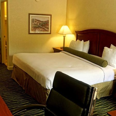 Best Western Point South Ємассі Екстер'єр фото