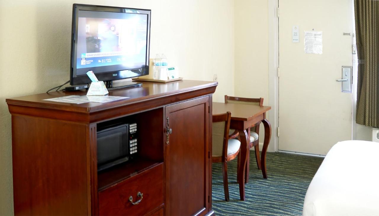 Best Western Point South Ємассі Екстер'єр фото